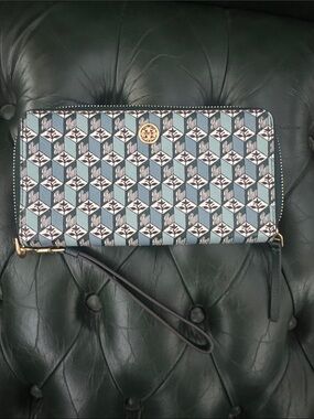 NWT Tory Burch Robinson Printed Zip Continental Wallet